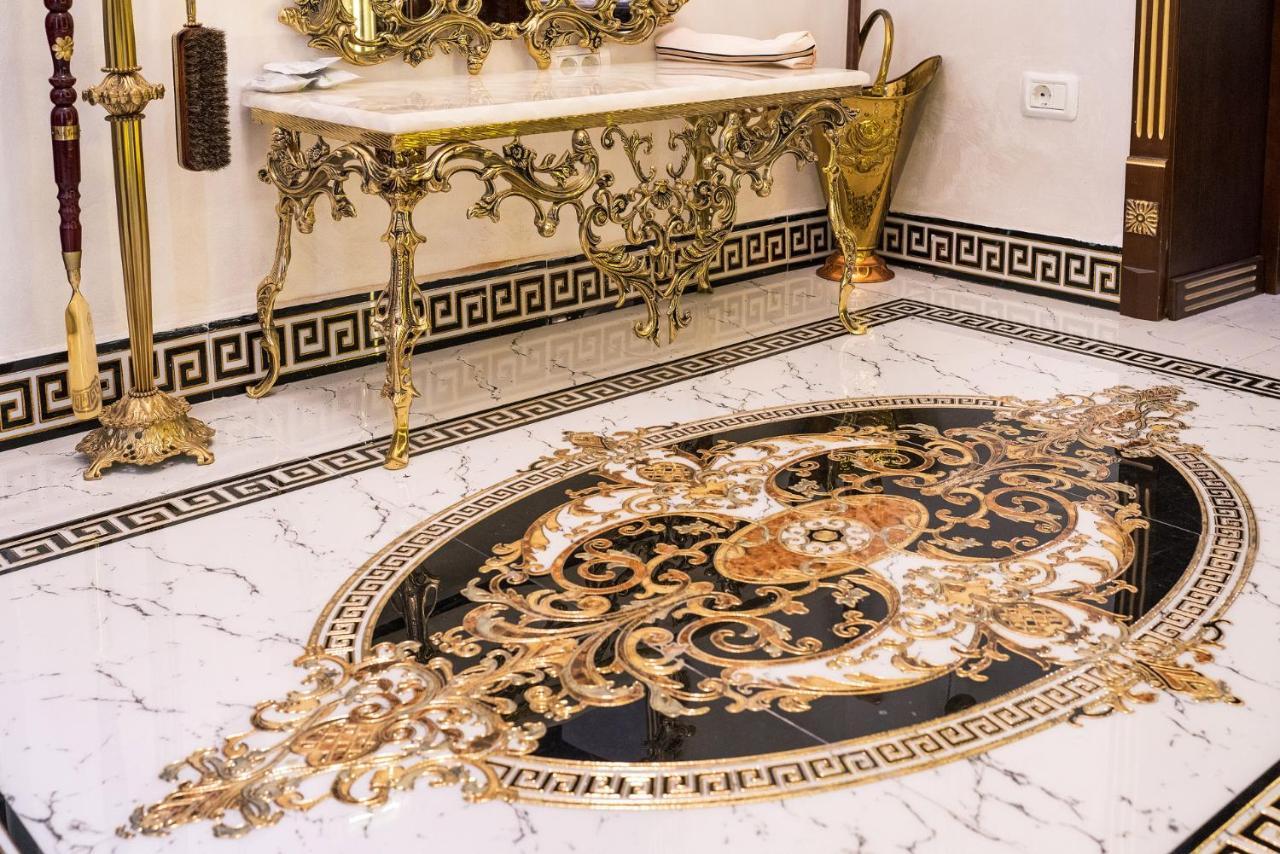 Private Museum Apartment With Antique Decor Bukarest Exteriör bild