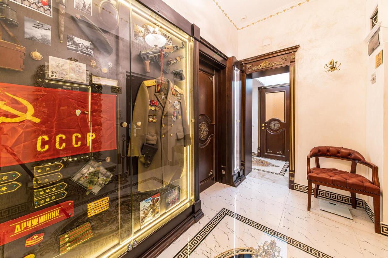 Private Museum Apartment With Antique Decor Bukarest Exteriör bild