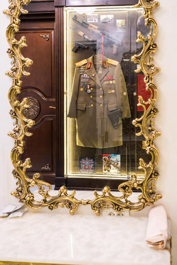 Private Museum Apartment With Antique Decor Bukarest Exteriör bild