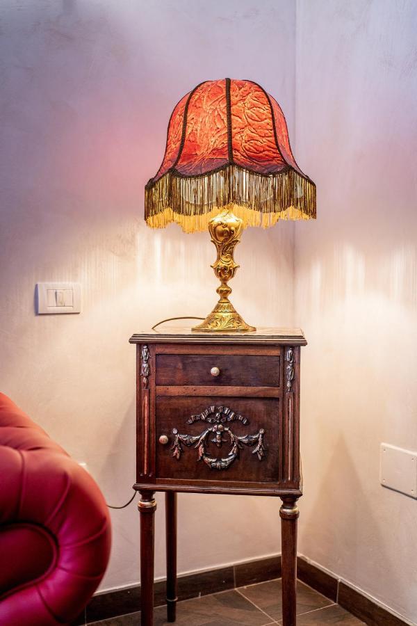 Private Museum Apartment With Antique Decor Bukarest Exteriör bild
